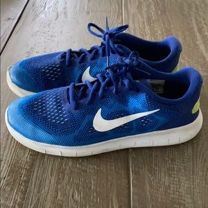 Boys Nike Free RN Size 6.5 Youth - Blue Sneakers